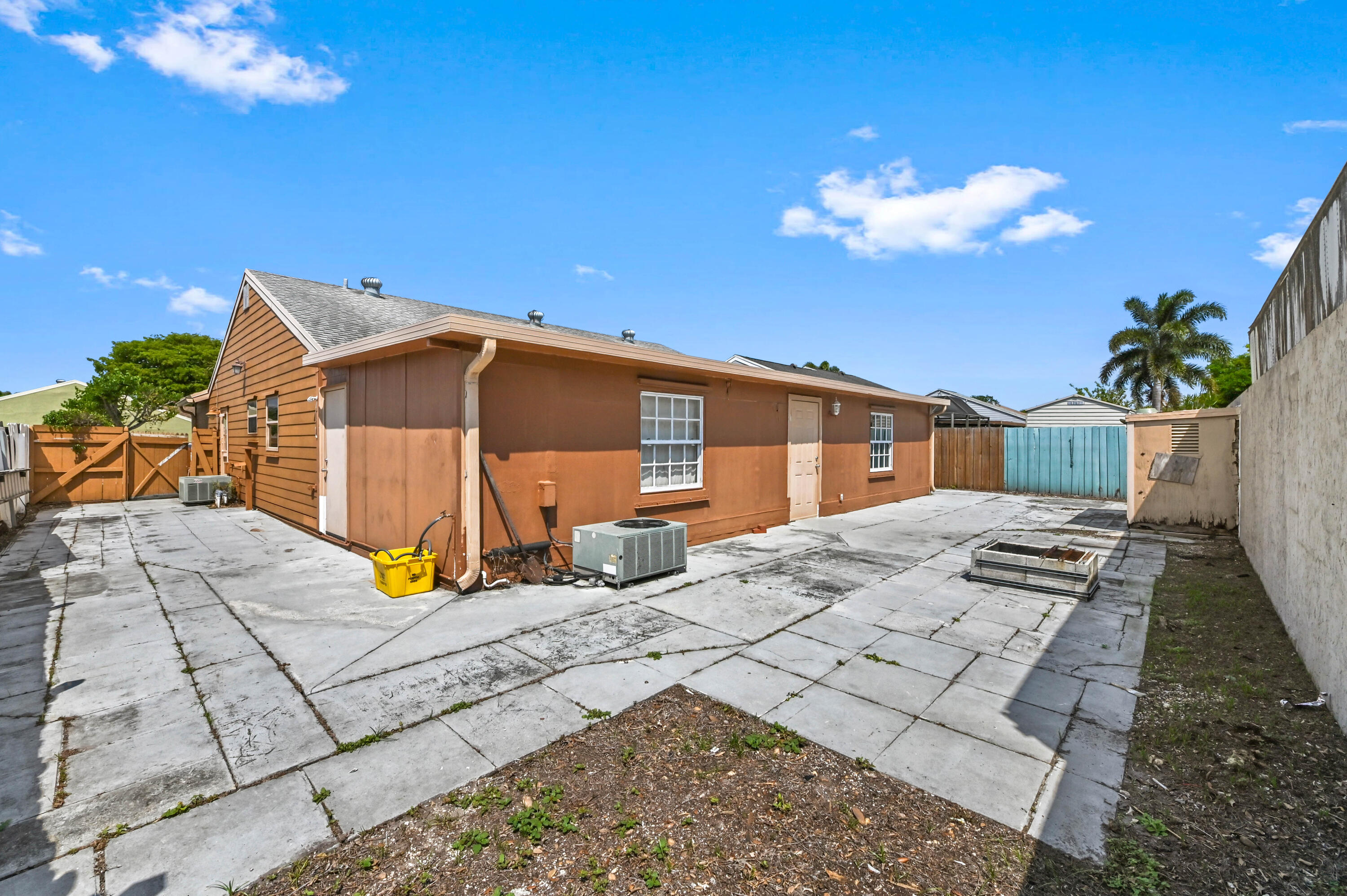 COUNTRYWOOD - Residential