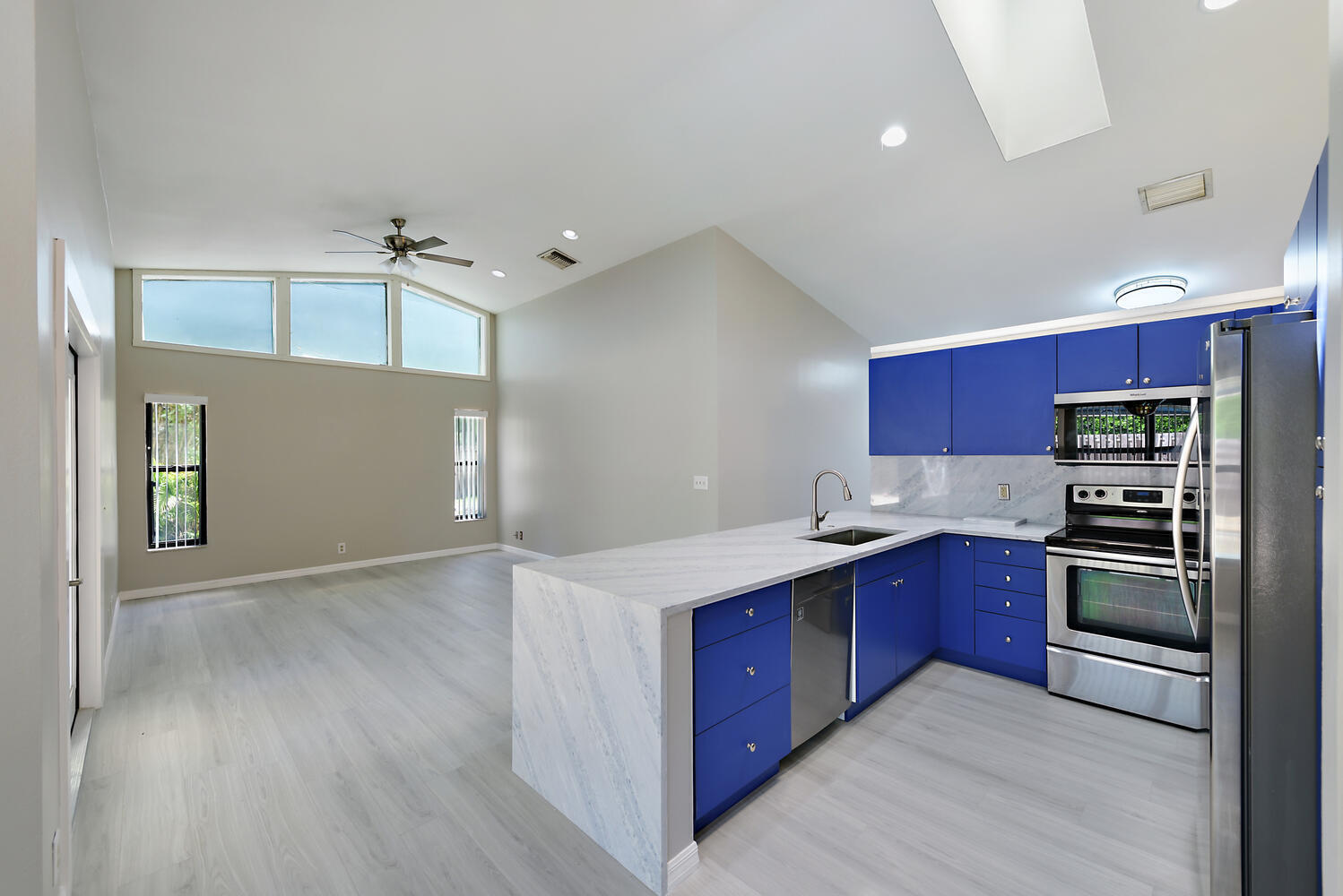 GREENVIEW SHORES 1 OF WELLINGTON - Residential Lease