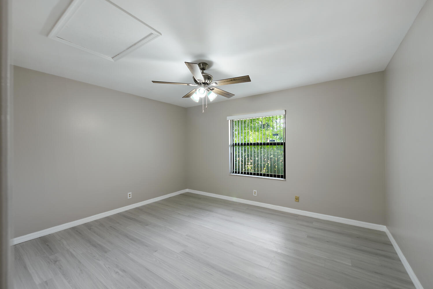 GREENVIEW SHORES 1 OF WELLINGTON - Residential Lease