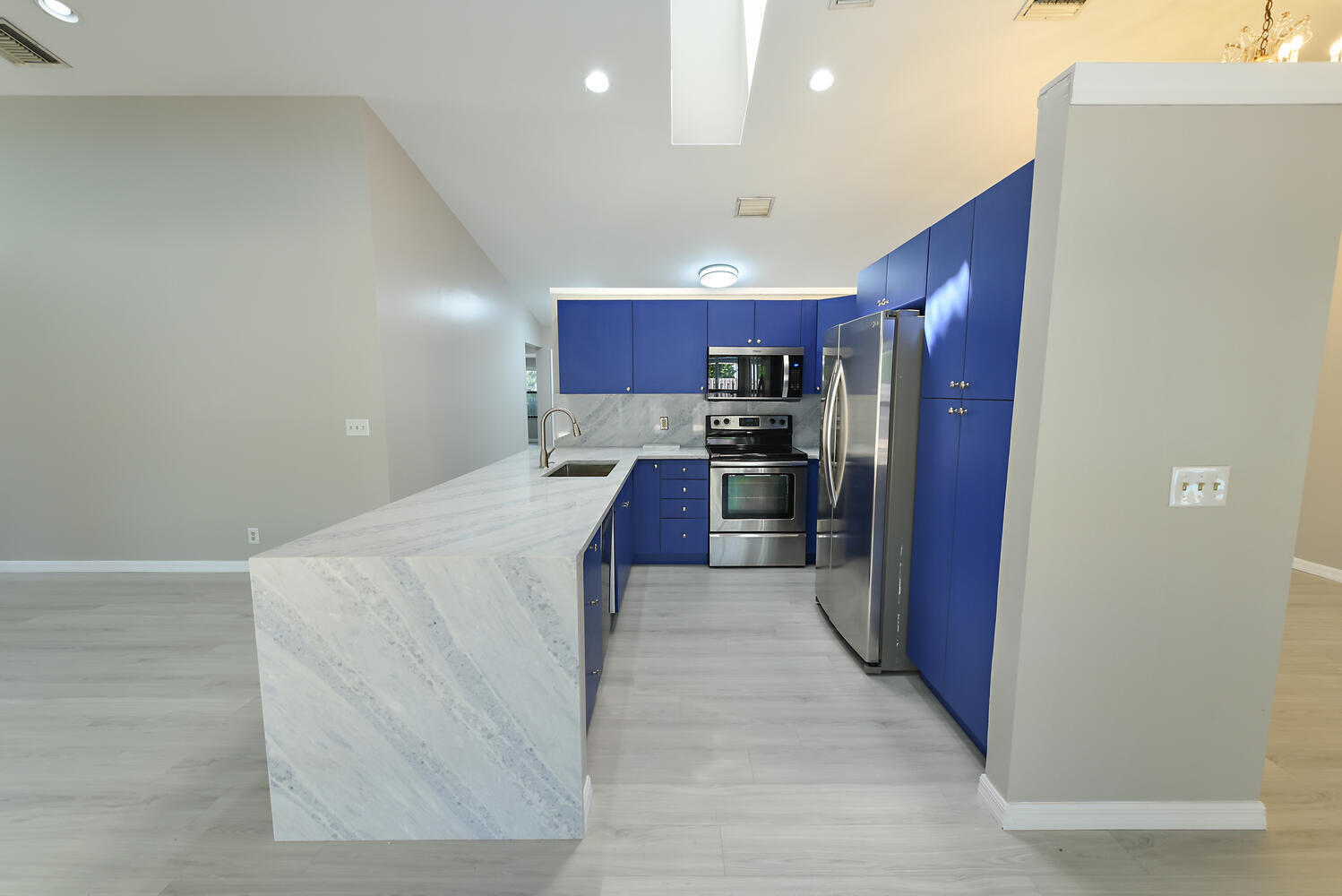 GREENVIEW SHORES 1 OF WELLINGTON - Residential Lease