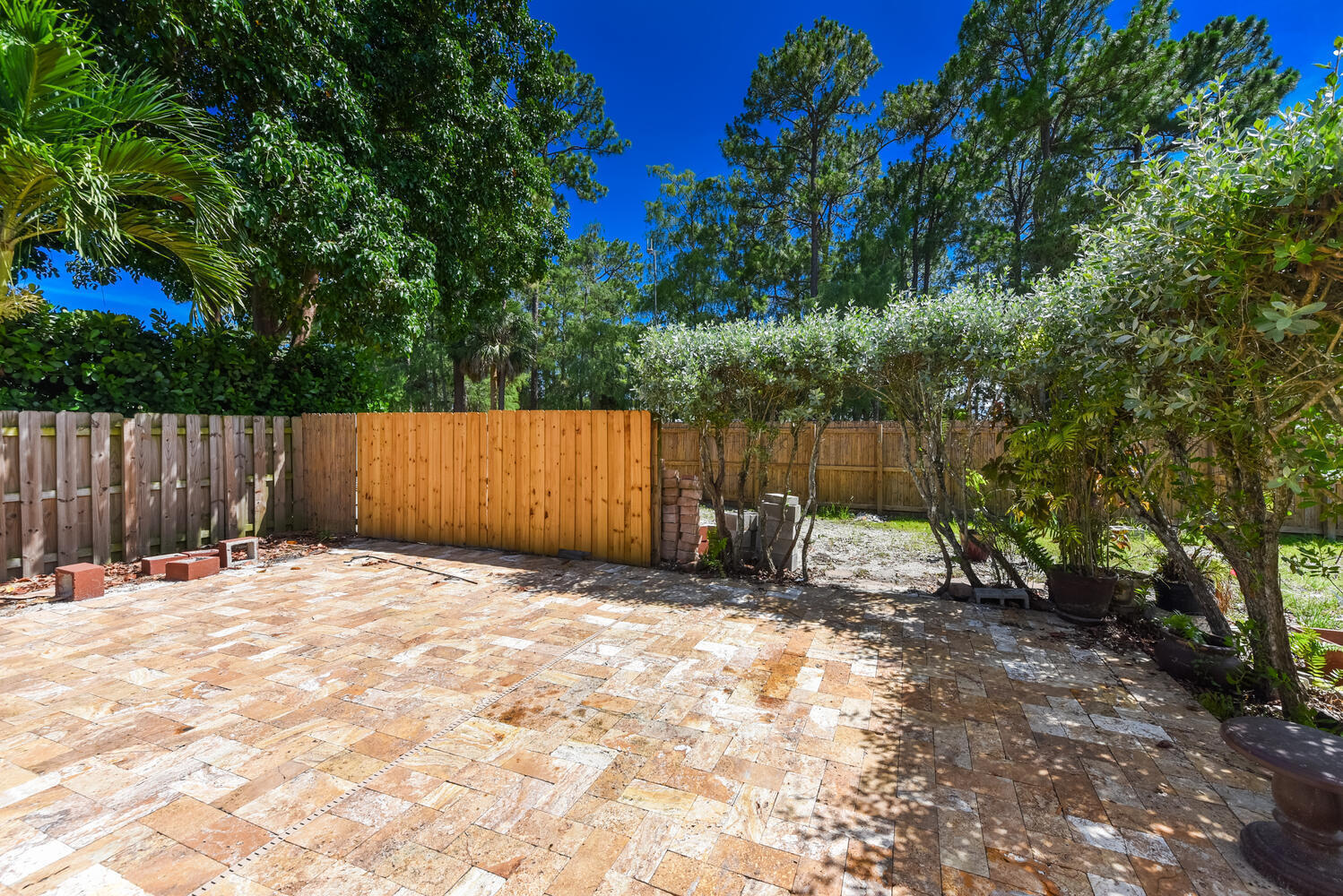 GREENVIEW SHORES 1 OF WELLINGTON - Residential Lease