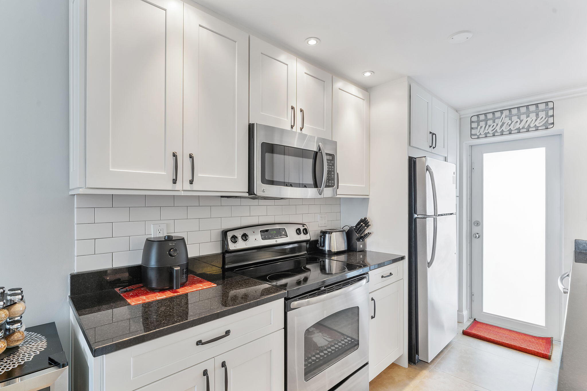 PENTHOUSE NORTH CONDO - Residential