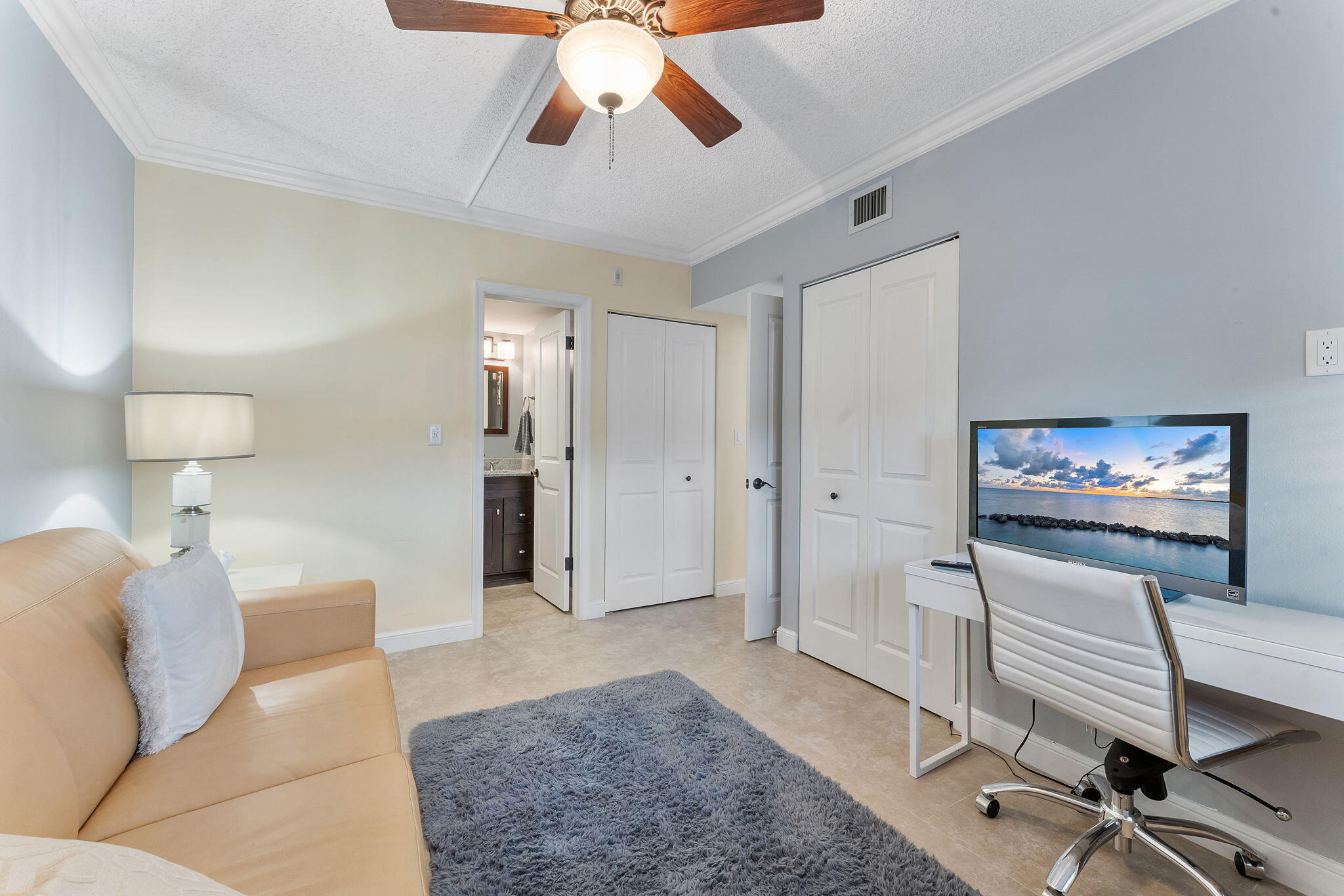 PENTHOUSE NORTH CONDO - Residential