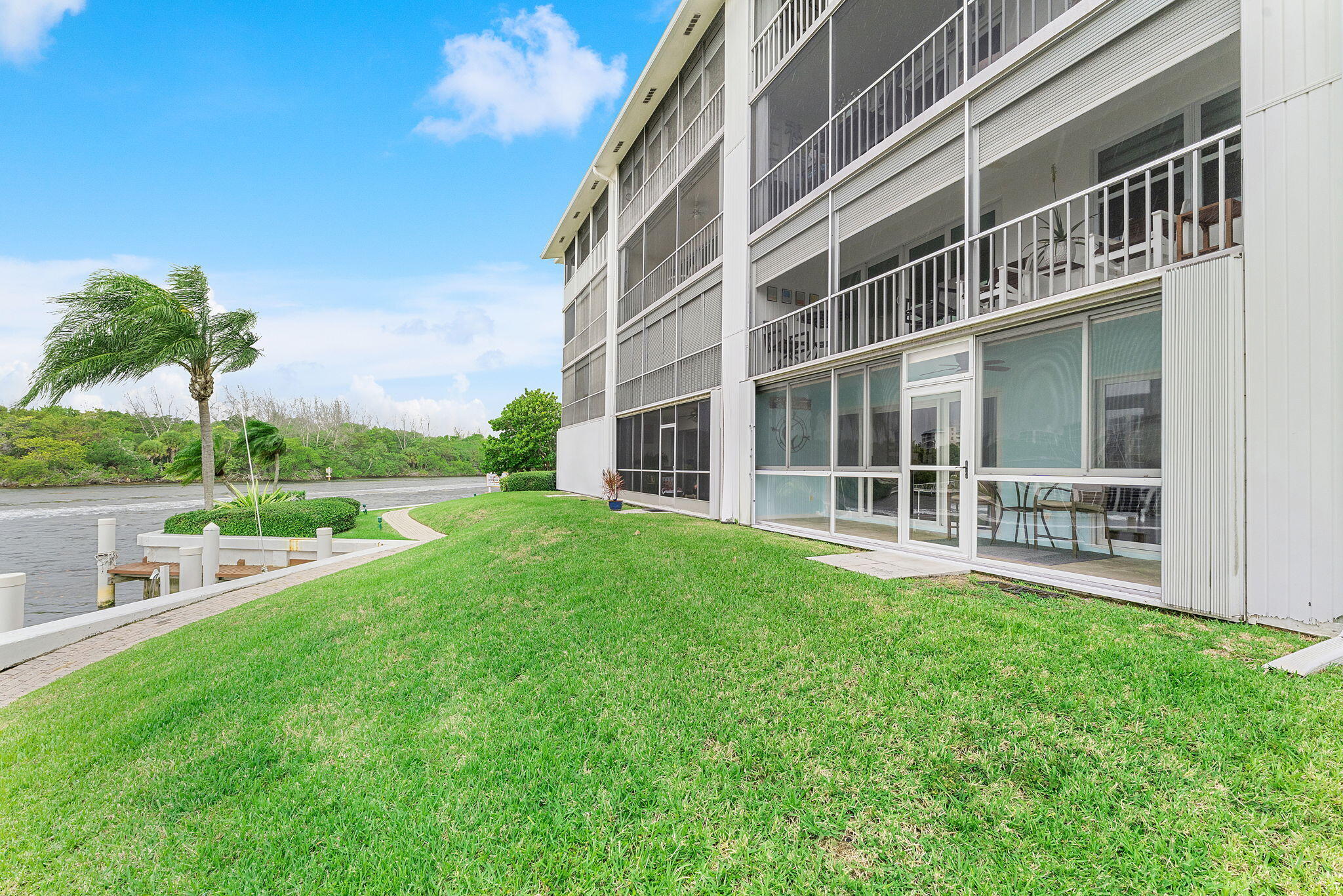 PENTHOUSE NORTH CONDO - Residential