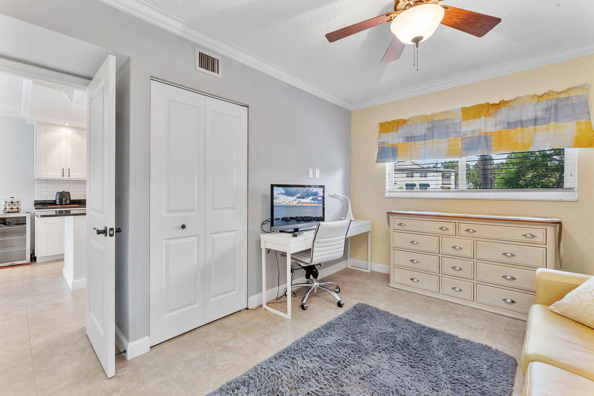 PENTHOUSE NORTH CONDO - Residential