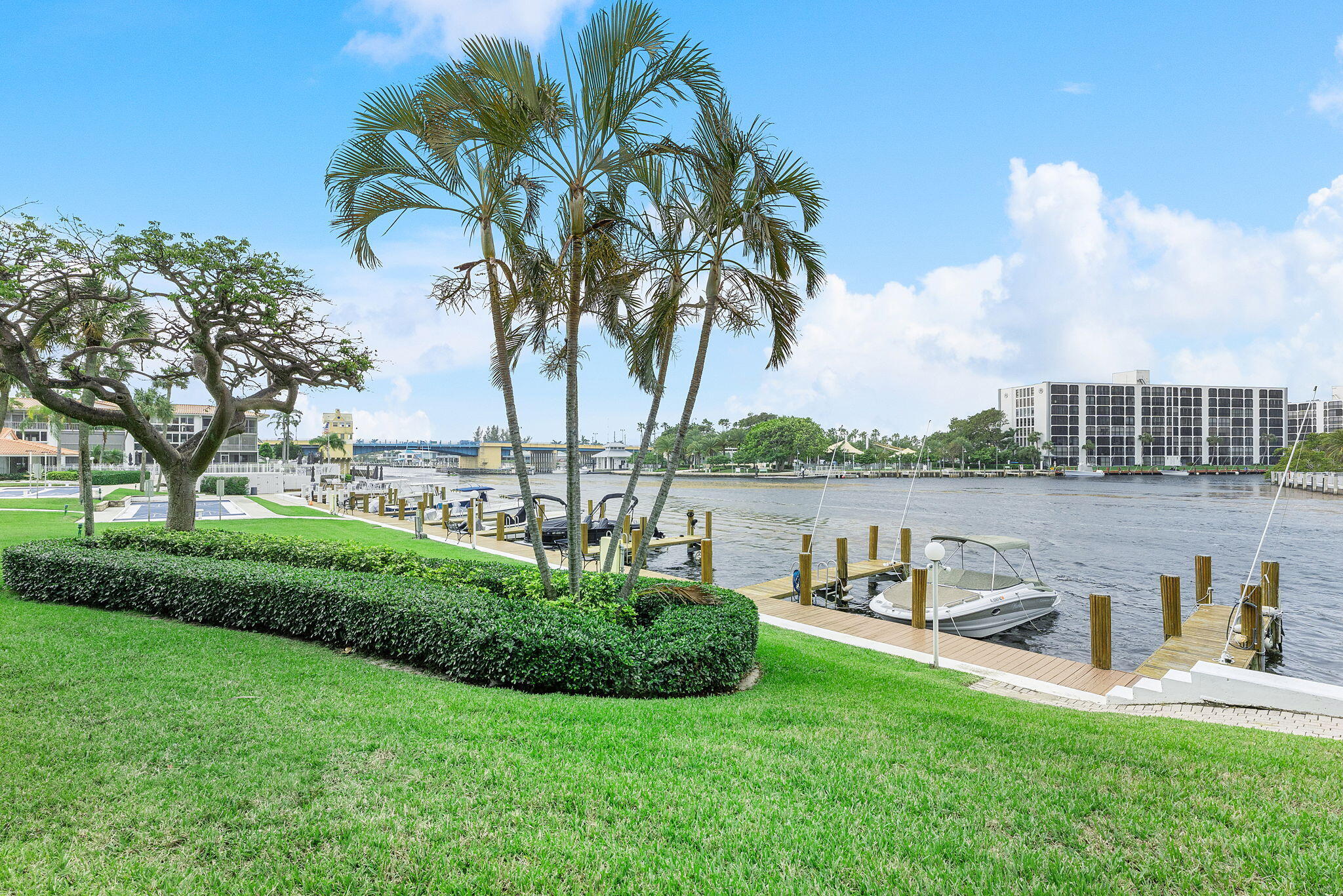 PENTHOUSE NORTH CONDO - Residential