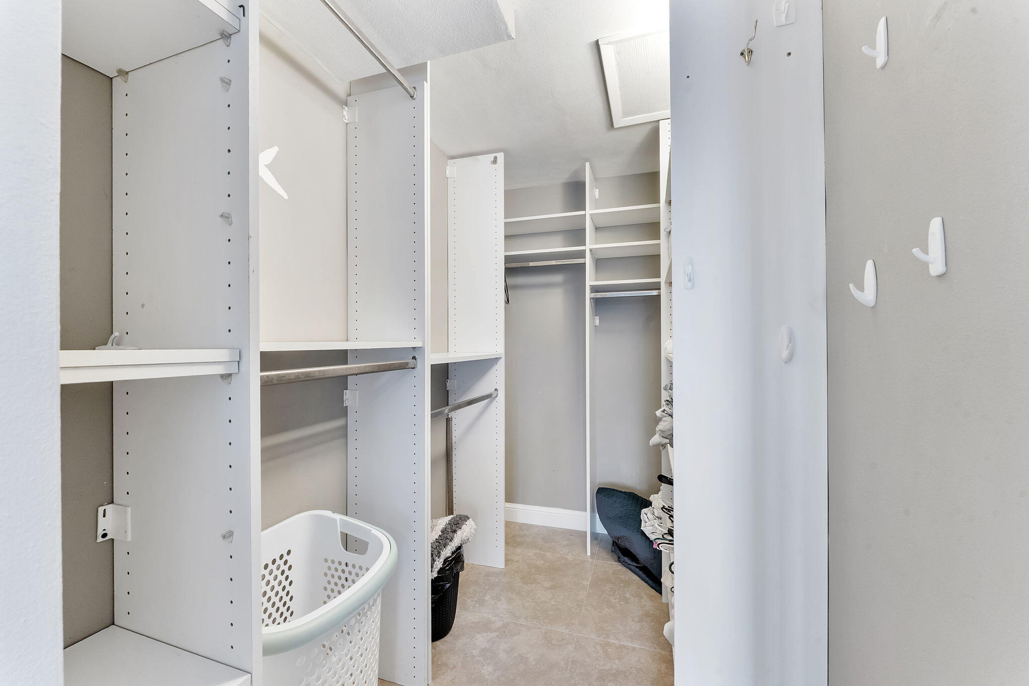 PENTHOUSE NORTH CONDO - Residential