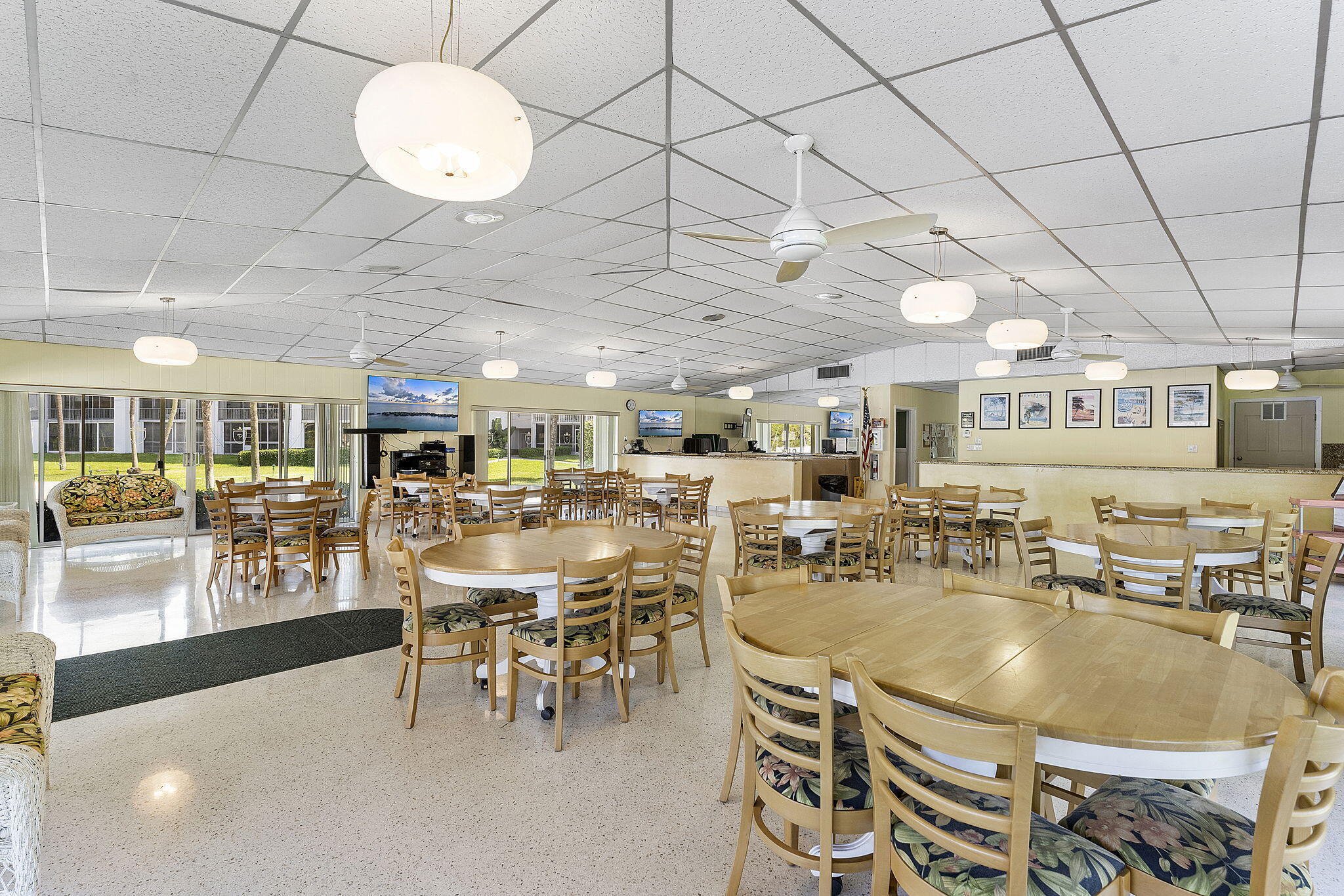 PENTHOUSE NORTH CONDO - Residential