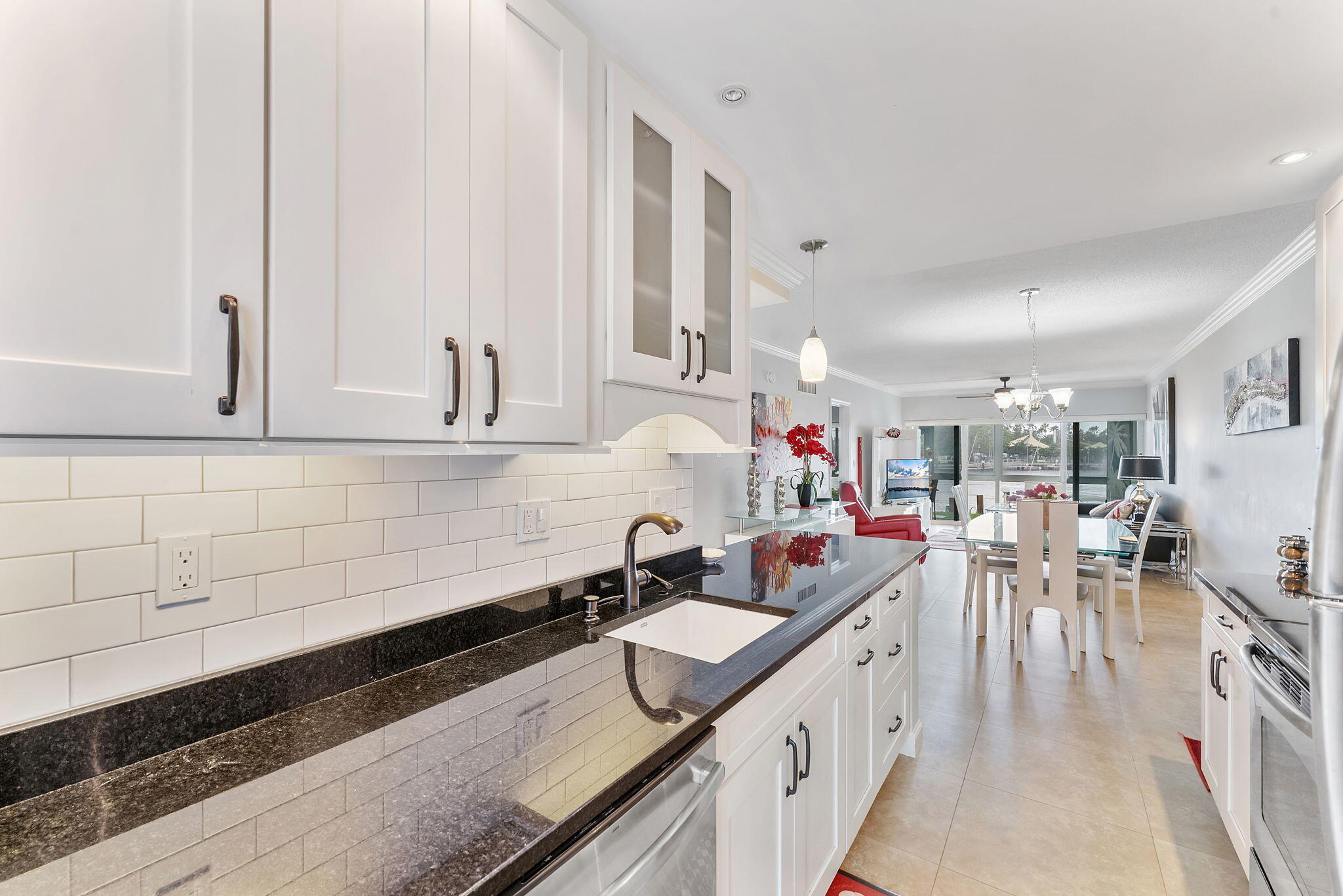 PENTHOUSE NORTH CONDO - Residential