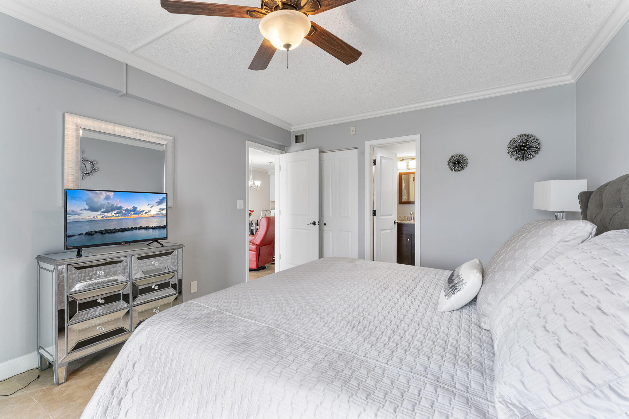 PENTHOUSE NORTH CONDO - Residential