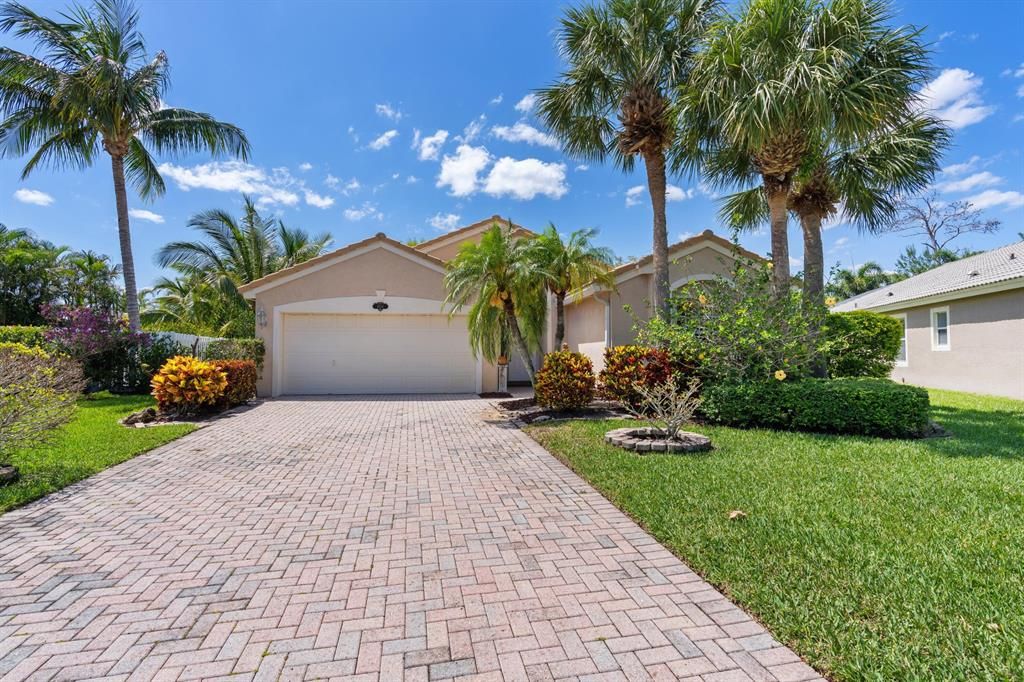 Photo of 1004 SE Westminister Place, Stuart, FL 34997 (MLS # R10884057)