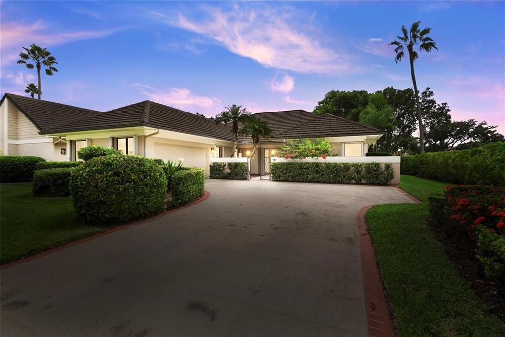 Photo of 147 Coventry Pl, Palm Beach Gardens, FL 33418 (MLS # F10312824)