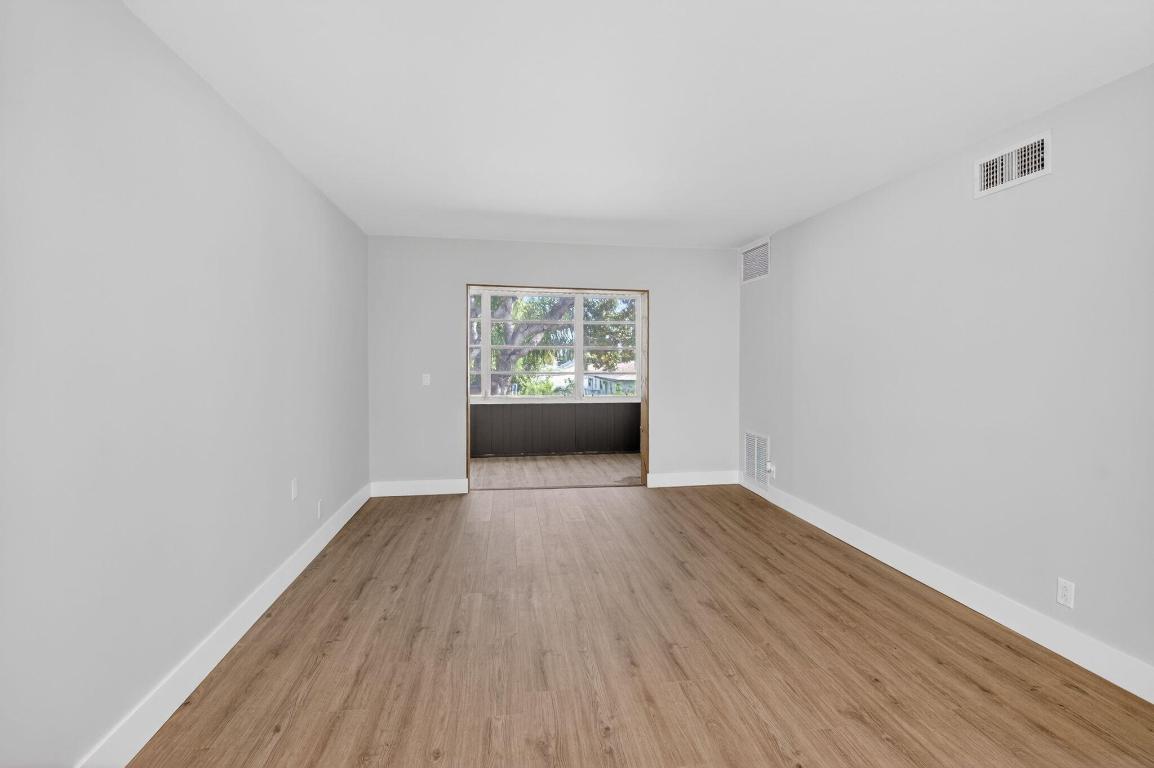 VILLAGE ROYALE CONDO 4 - Residential