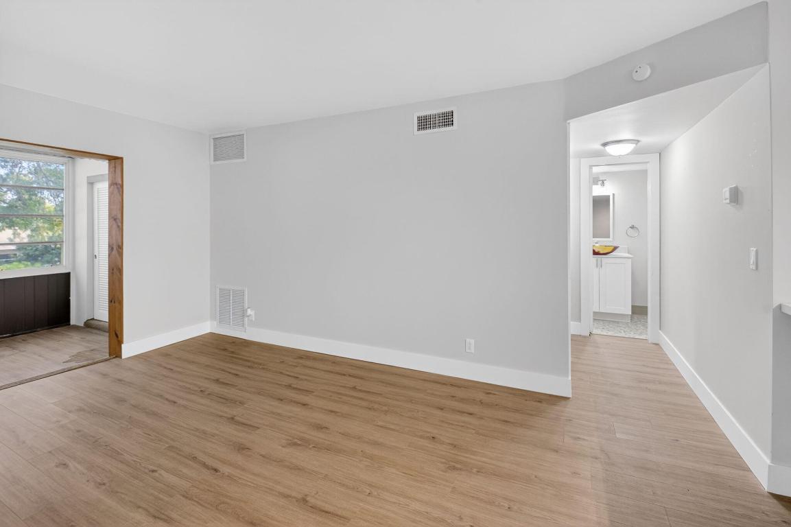 VILLAGE ROYALE CONDO 4 - Residential