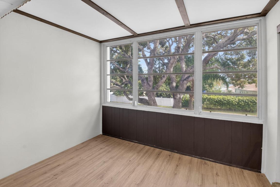 VILLAGE ROYALE CONDO 4 - Residential