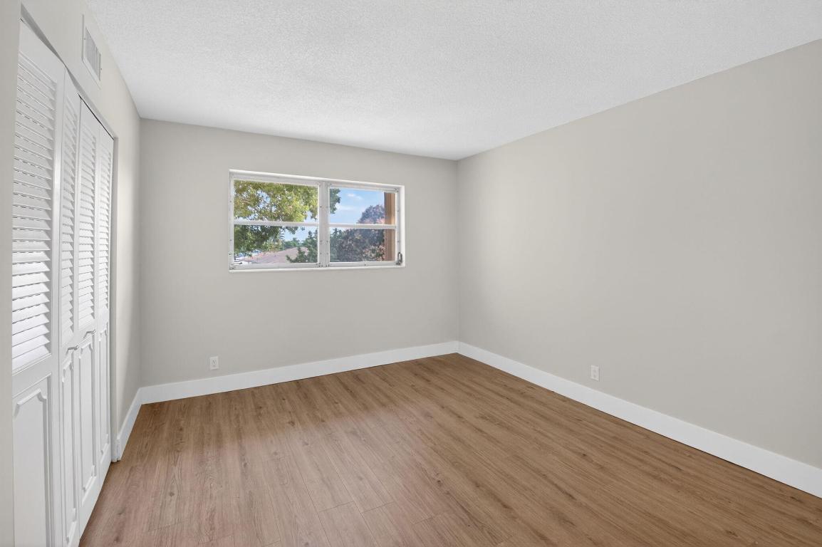 VILLAGE ROYALE CONDO 4 - Residential