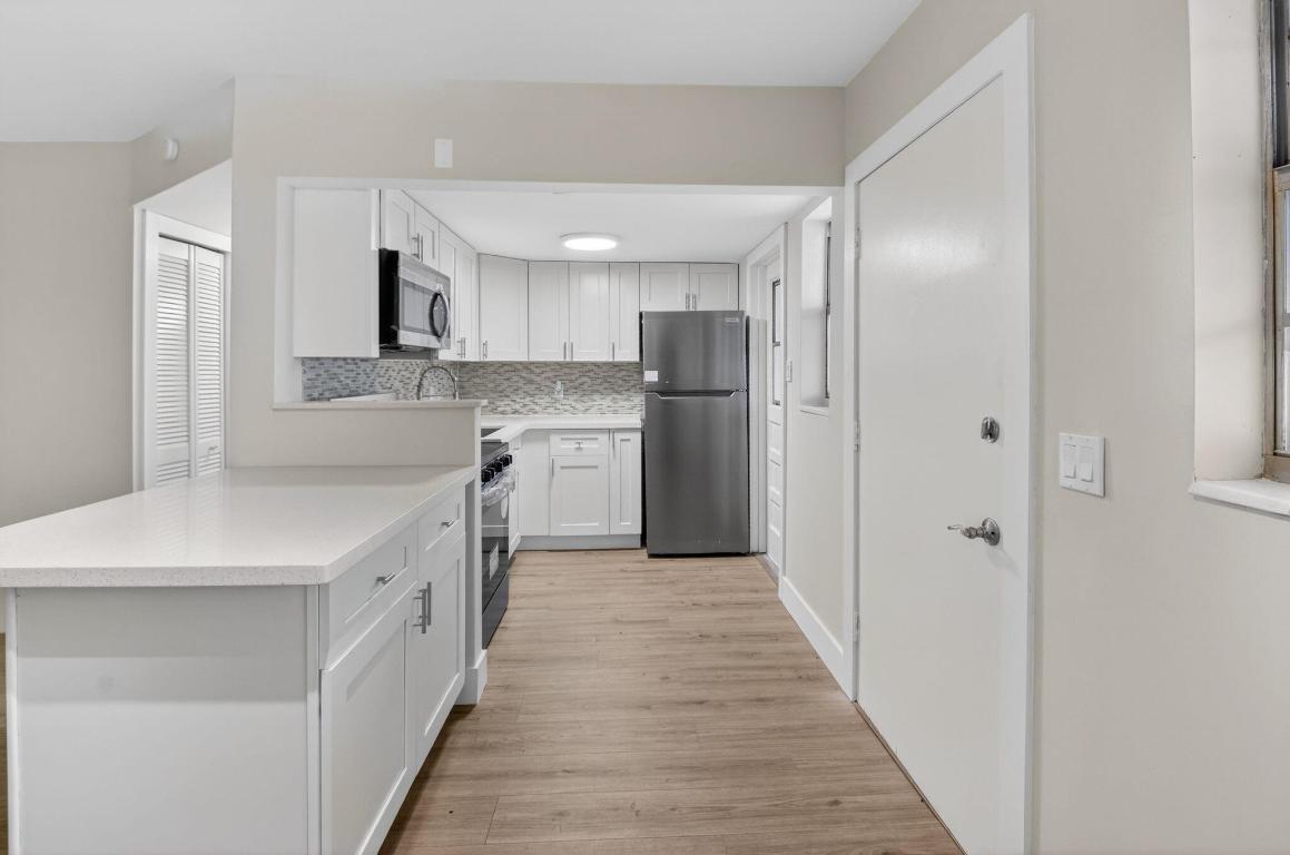 VILLAGE ROYALE CONDO 4 - Residential