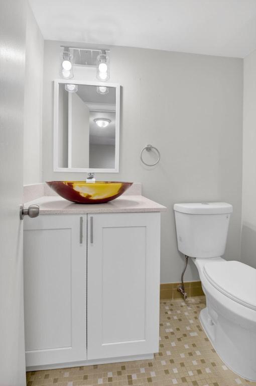 VILLAGE ROYALE CONDO 4 - Residential