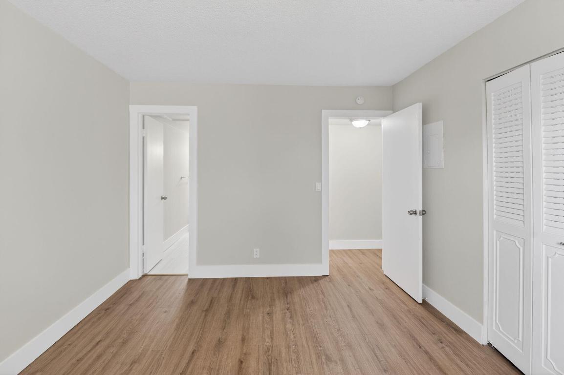 VILLAGE ROYALE CONDO 4 - Residential