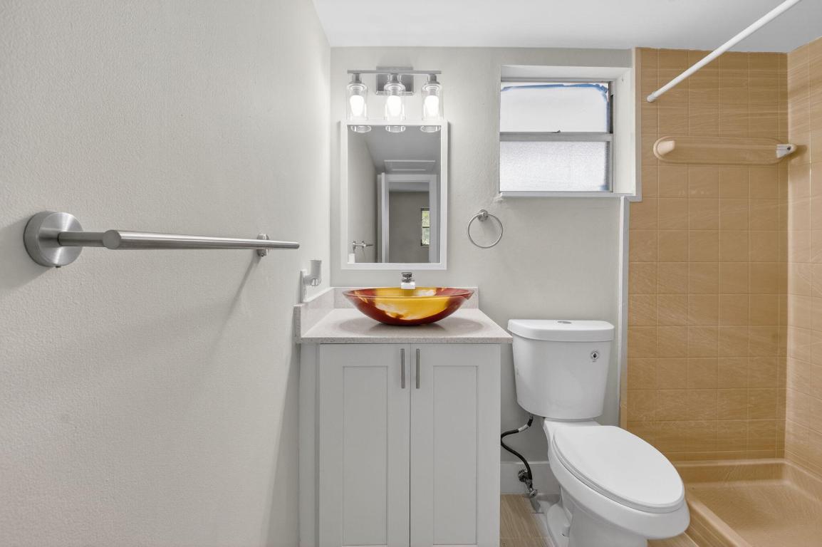 VILLAGE ROYALE CONDO 4 - Residential