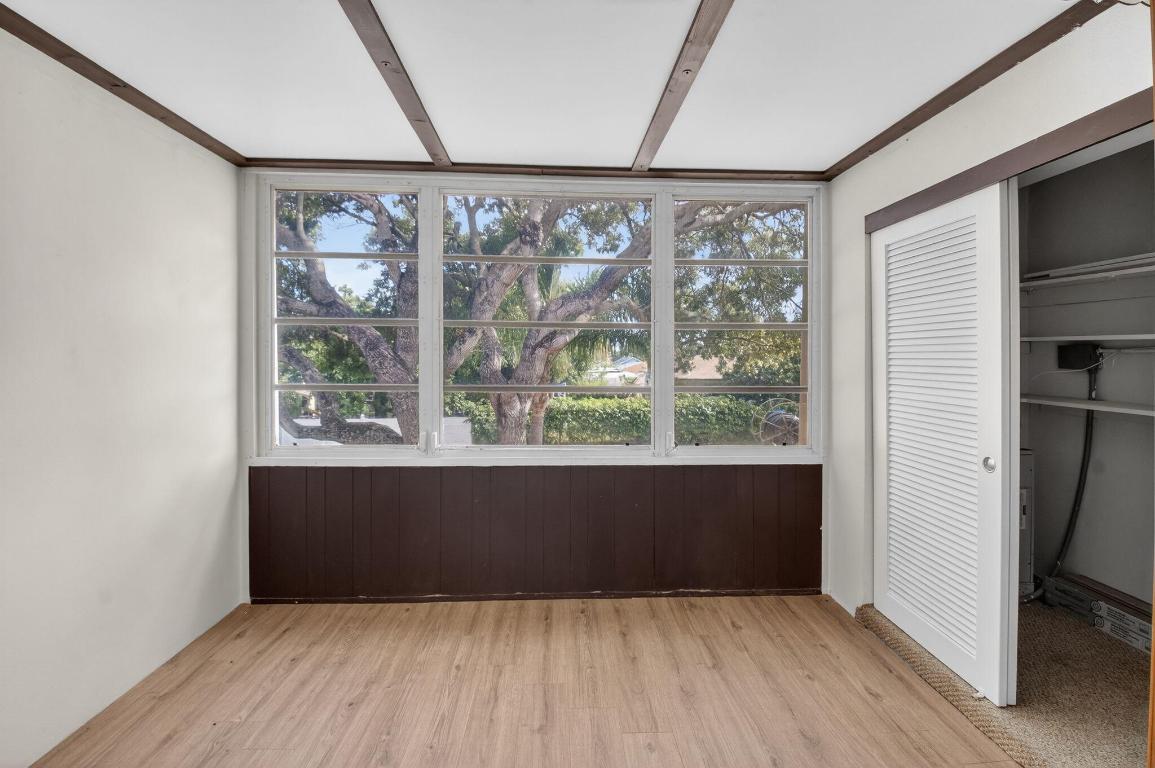 VILLAGE ROYALE CONDO 4 - Residential