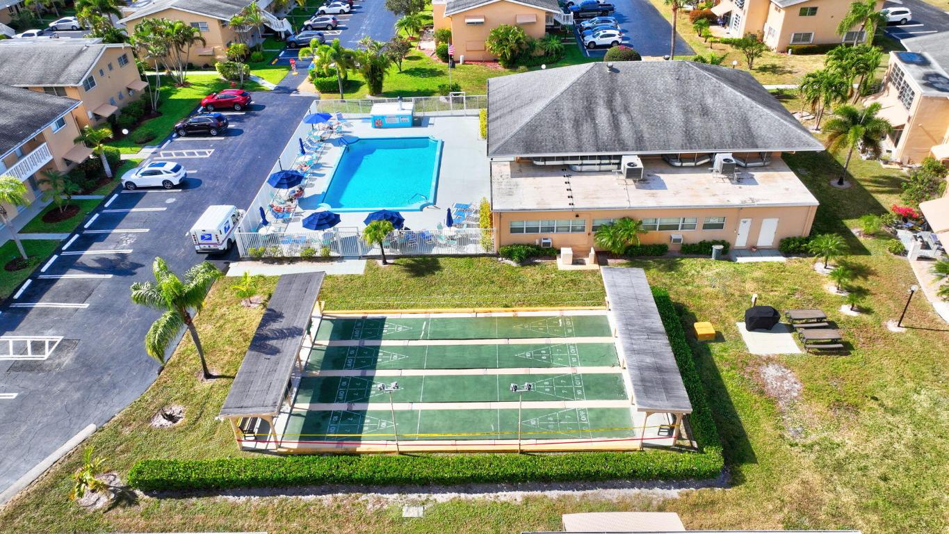 VILLAGE ROYALE CONDO 4 - Residential