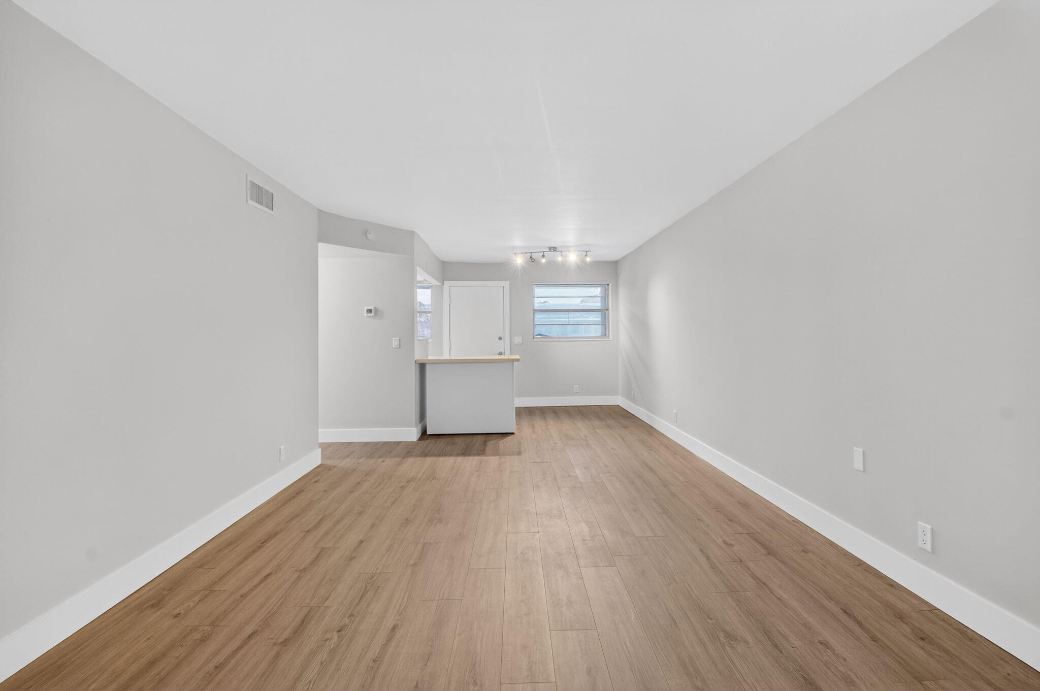 VILLAGE ROYALE CONDO 4 - Residential