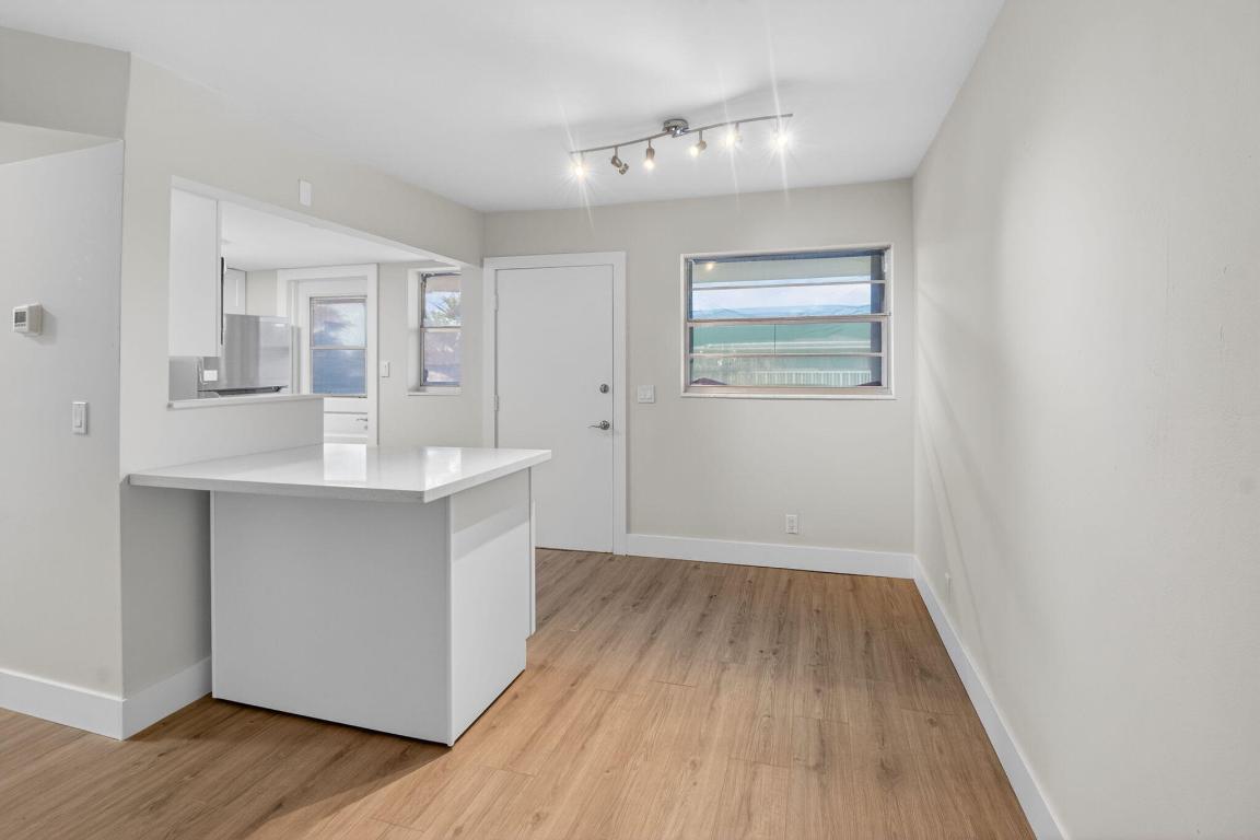 VILLAGE ROYALE CONDO 4 - Residential