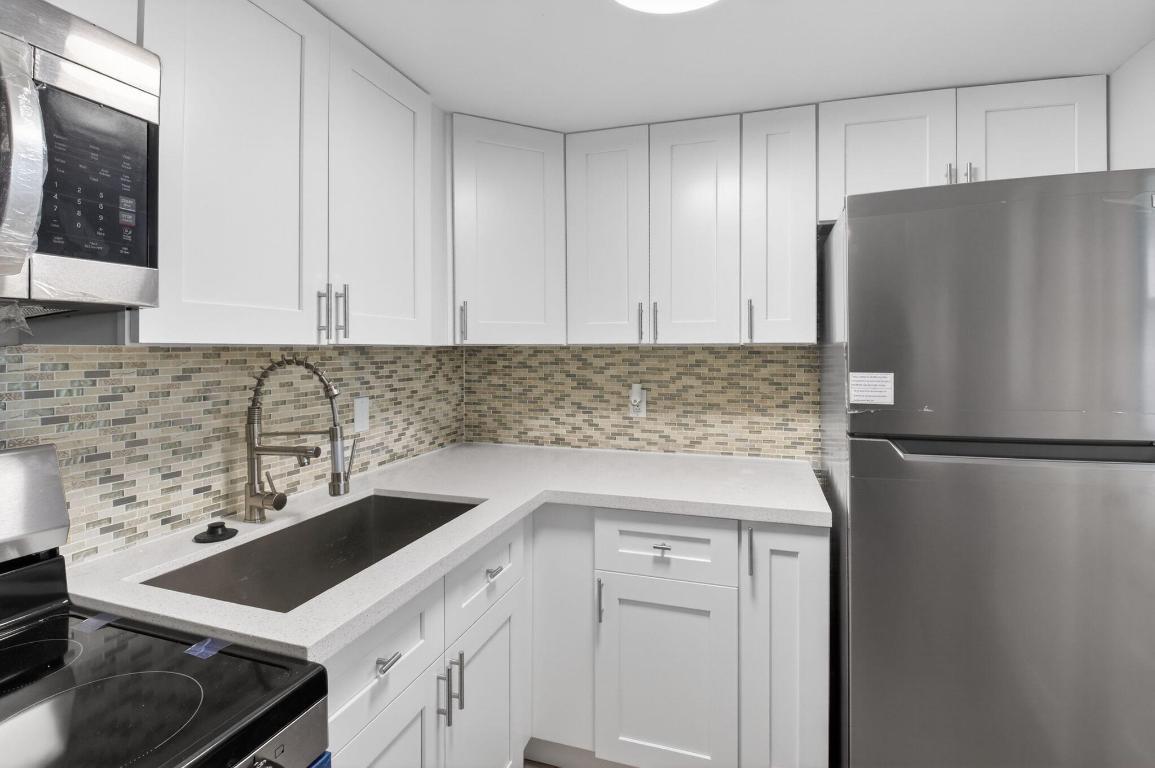 VILLAGE ROYALE CONDO 4 - Residential