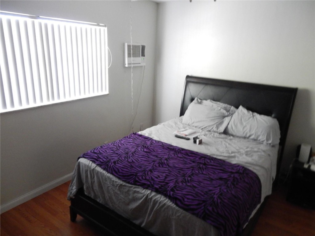 HOLLYWOOD HILLS WEST - Residential