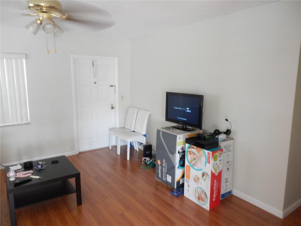 HOLLYWOOD HILLS WEST - Residential