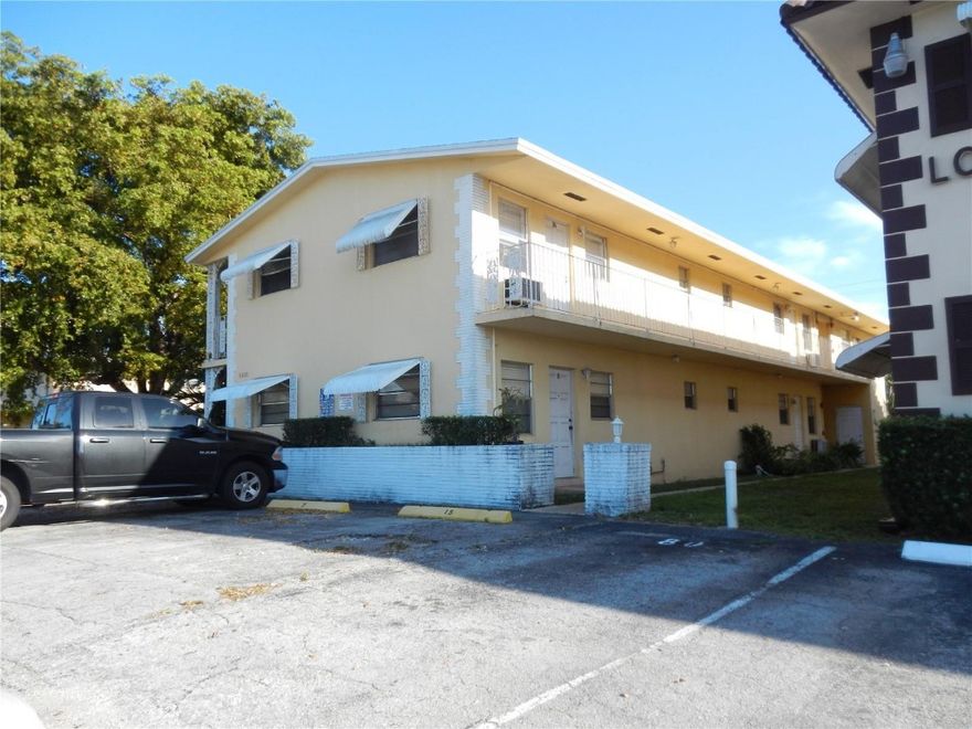 ***INVESTORS DREAM*** CURRENTLY BEING RENTED FOR $950/MONTH. 1 BED 1 BATH UNIT LOCATED IN HOLLYWOOD HILLS WEST. WOOD FLOORS THRU OUT. NEWER APPLIANCES. FRESHLY PAINTED. WALK-IN CLOSET. NEW FRONT & BACK DOORS. LOW MAINTENANCE. COMMUNITY LAUNDRY. CONVENIENTLY LOCATED ON HOLLYWOOD BLVD CLOSE TO DOWNTOWN, TURNPIKE, SHOPPING, RESTAURANTS & MORE...!!! DON'T DELAY... SCHEDULE YOUR PRIVATE VIEWING TODAY...!!!