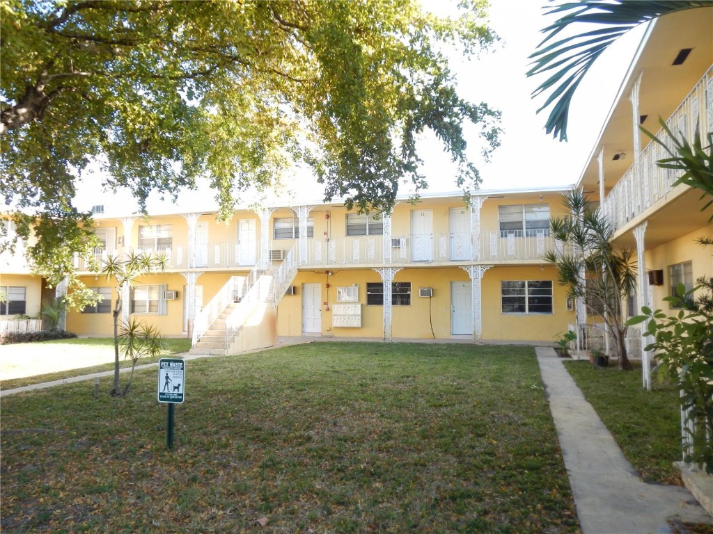 HOLLYWOOD HILLS WEST - Residential