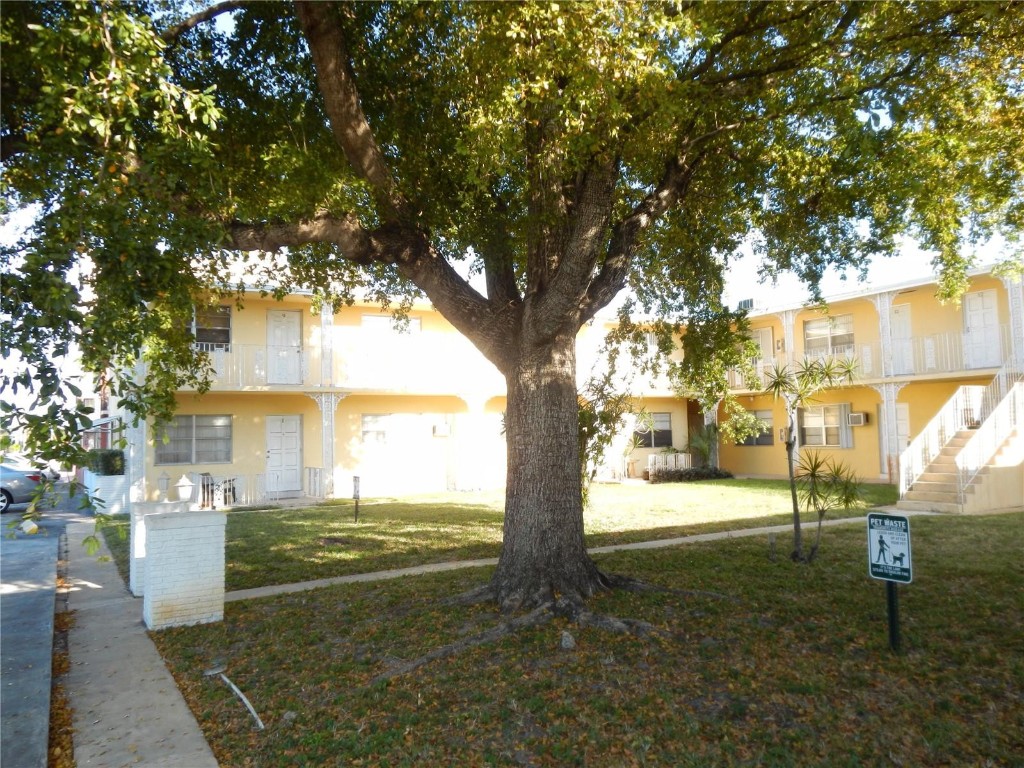 HOLLYWOOD HILLS WEST - Residential