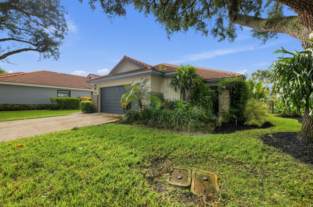 Photo of 4330 SHERWOOD FOREST Drive, Delray Beach, FL 33445 (MLS # B26094665)