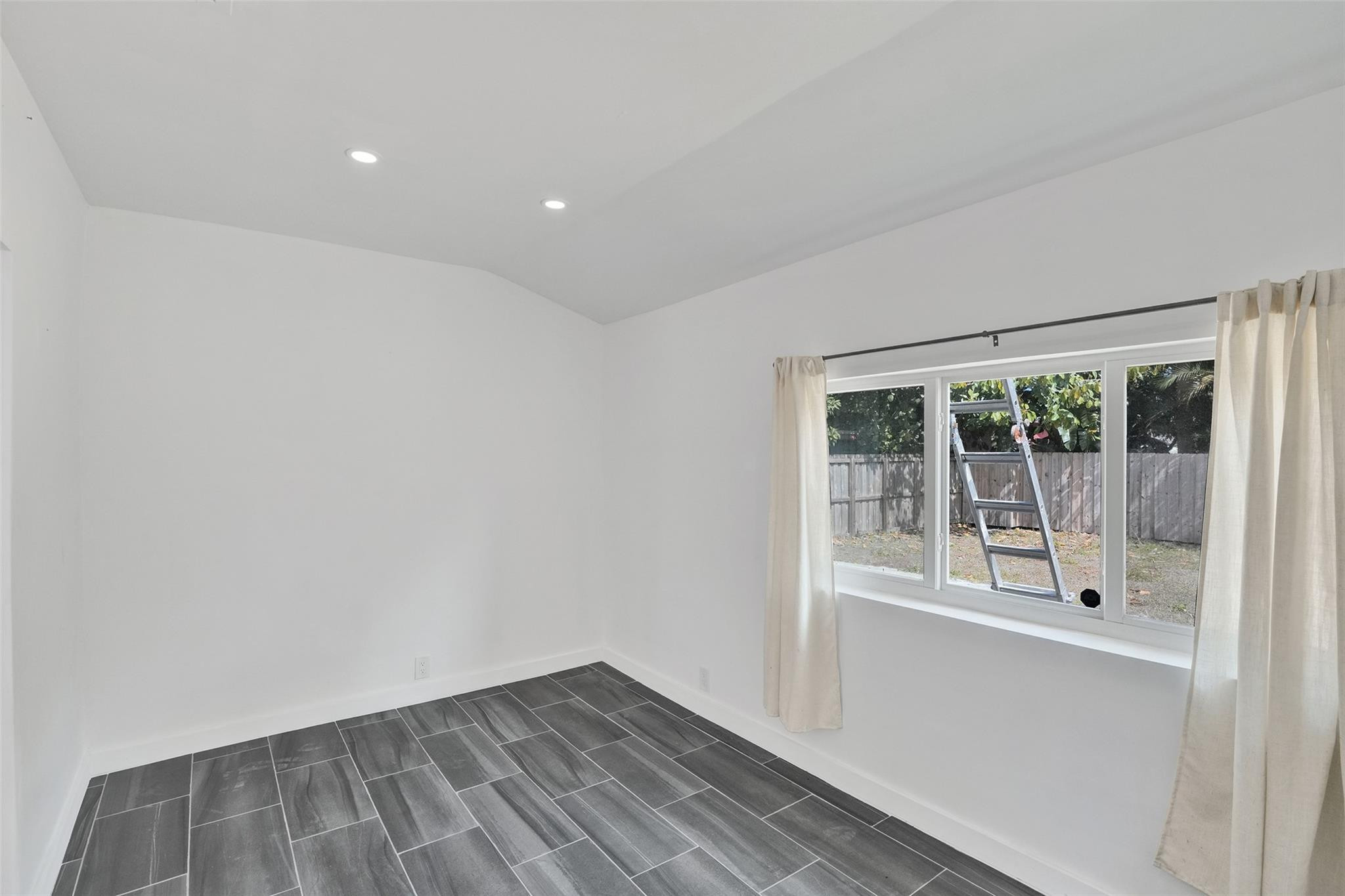 Croissant Park 4-28 B - Residential