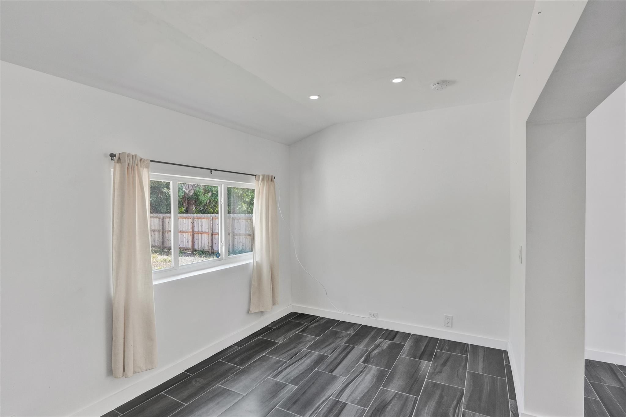 Croissant Park 4-28 B - Residential