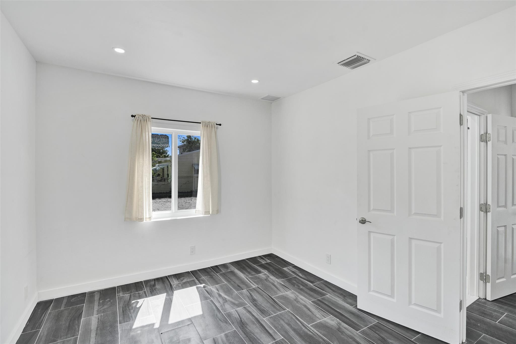 Croissant Park 4-28 B - Residential