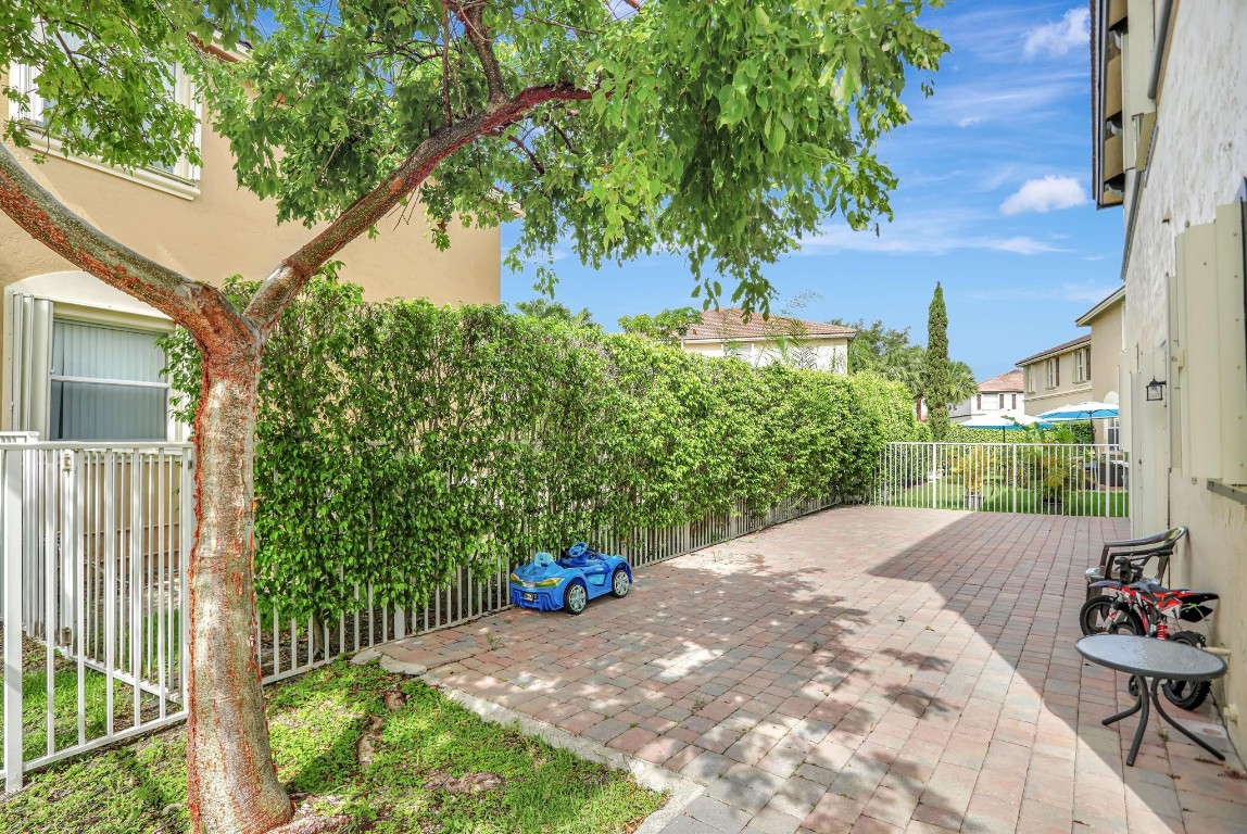 LAKEVIEW WEST - Residential Lease