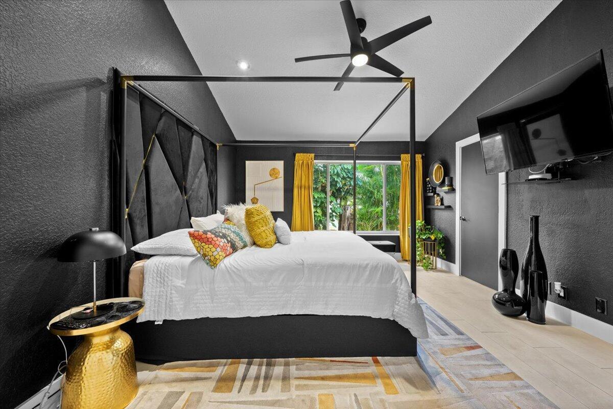 VILLAS OF MONTEREY AT IND - Residential