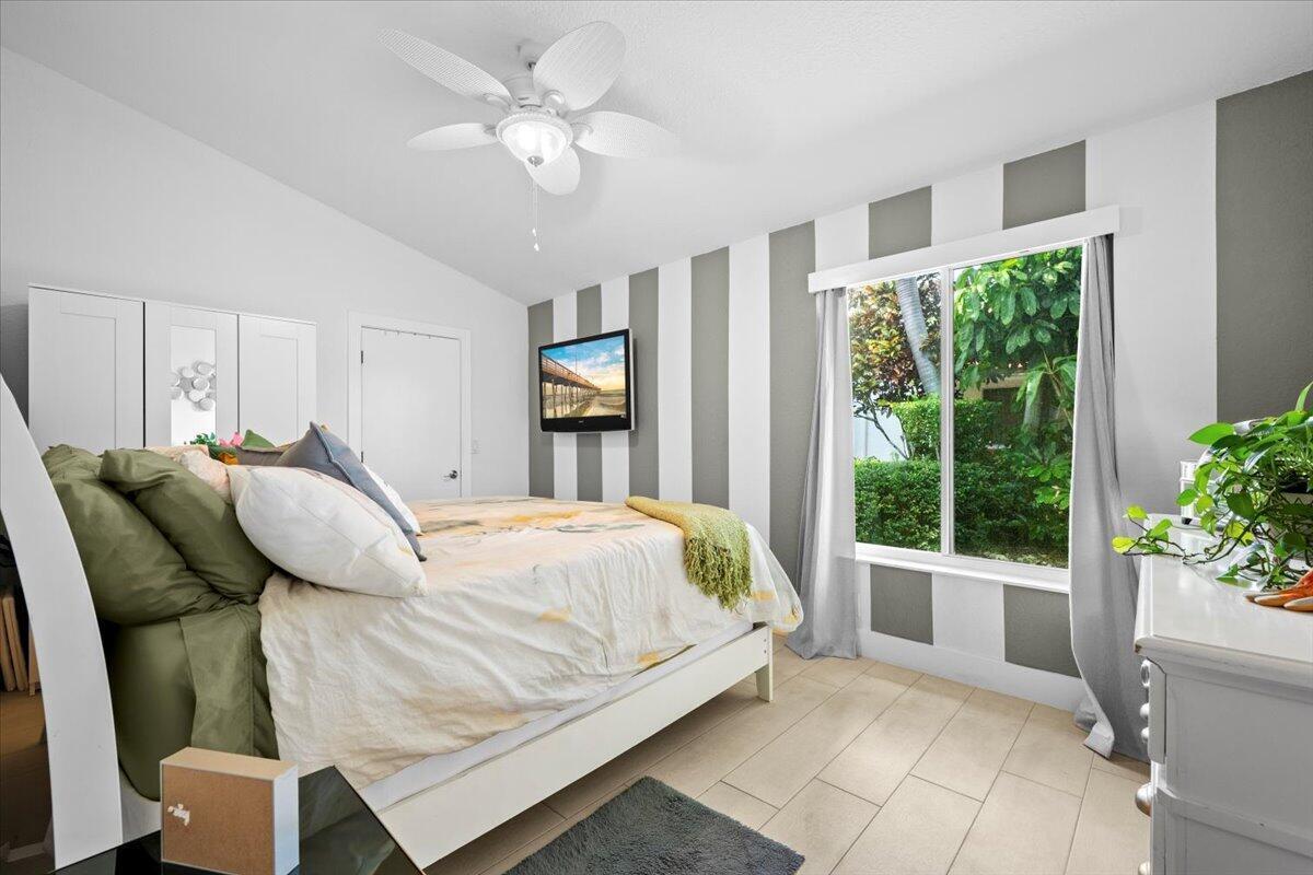 VILLAS OF MONTEREY AT IND - Residential