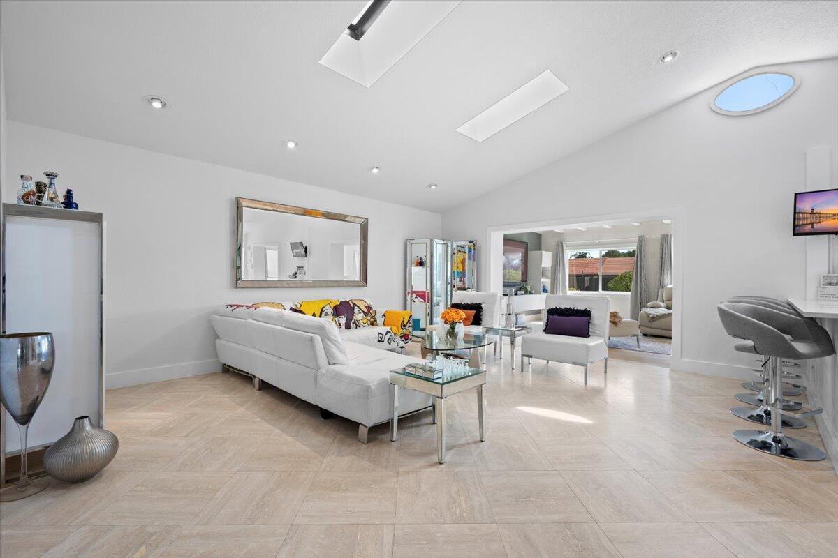 VILLAS OF MONTEREY AT IND - Residential