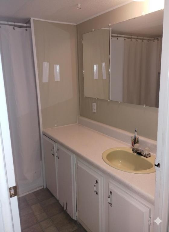 COUNTRY KNOLLS - Residential