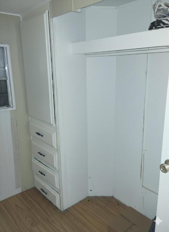 COUNTRY KNOLLS - Residential