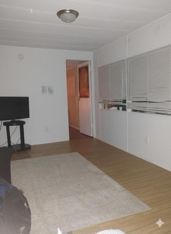 COUNTRY KNOLLS - Residential