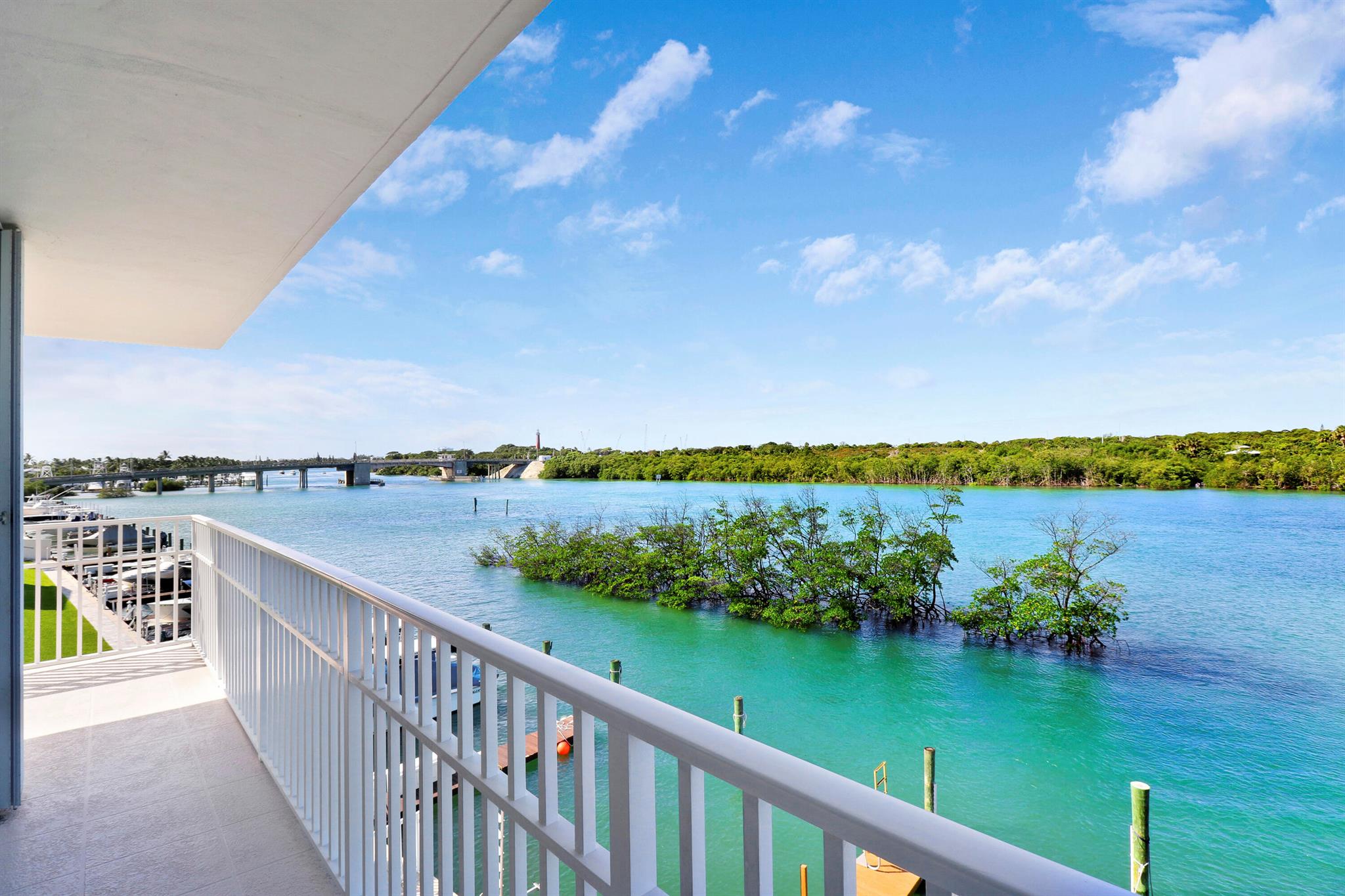 LA MAR CONDO APTS DECL - Residential Lease