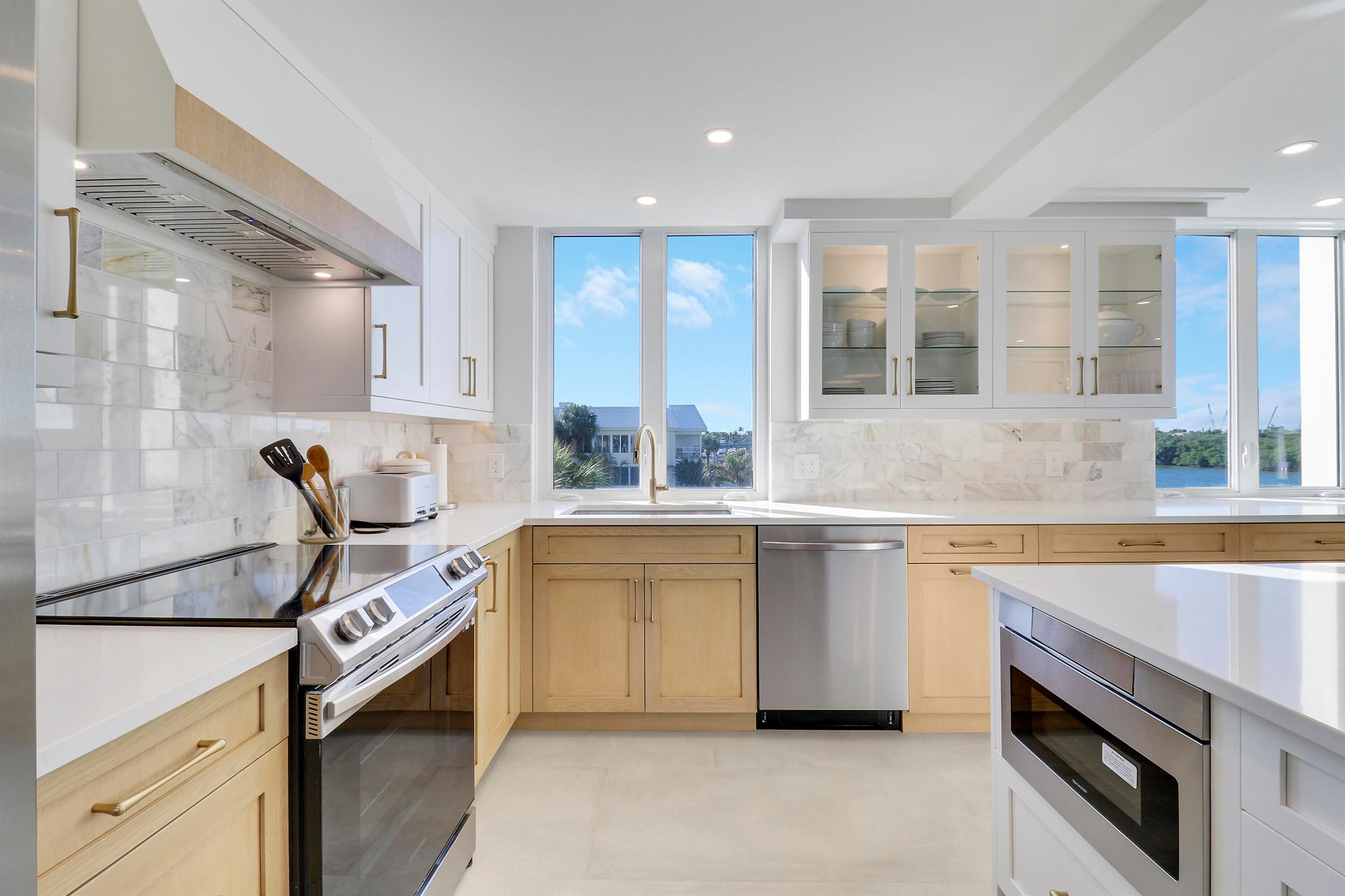 LA MAR CONDO APTS DECL - Residential Lease