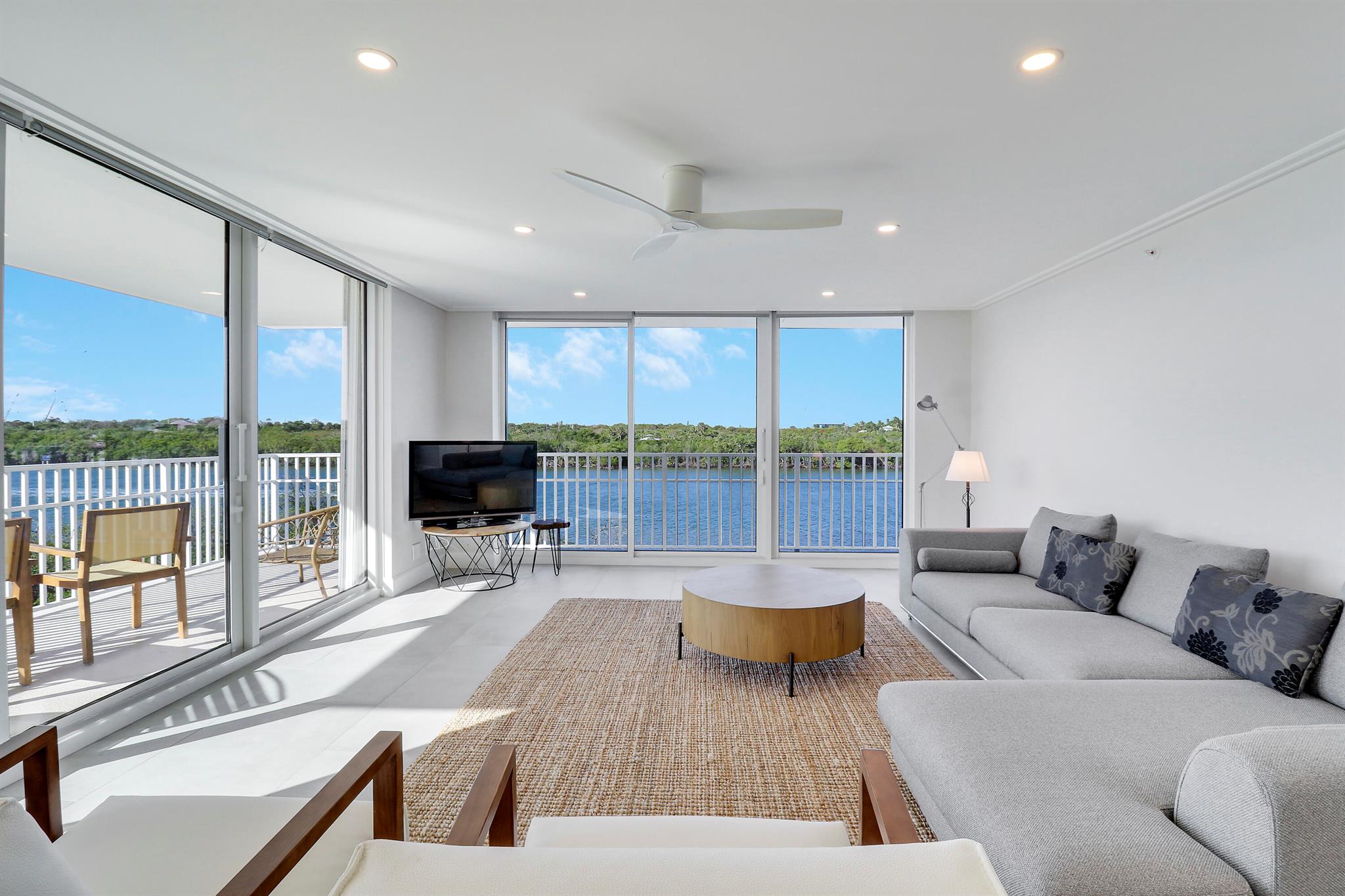 LA MAR CONDO APTS DECL - Residential Lease
