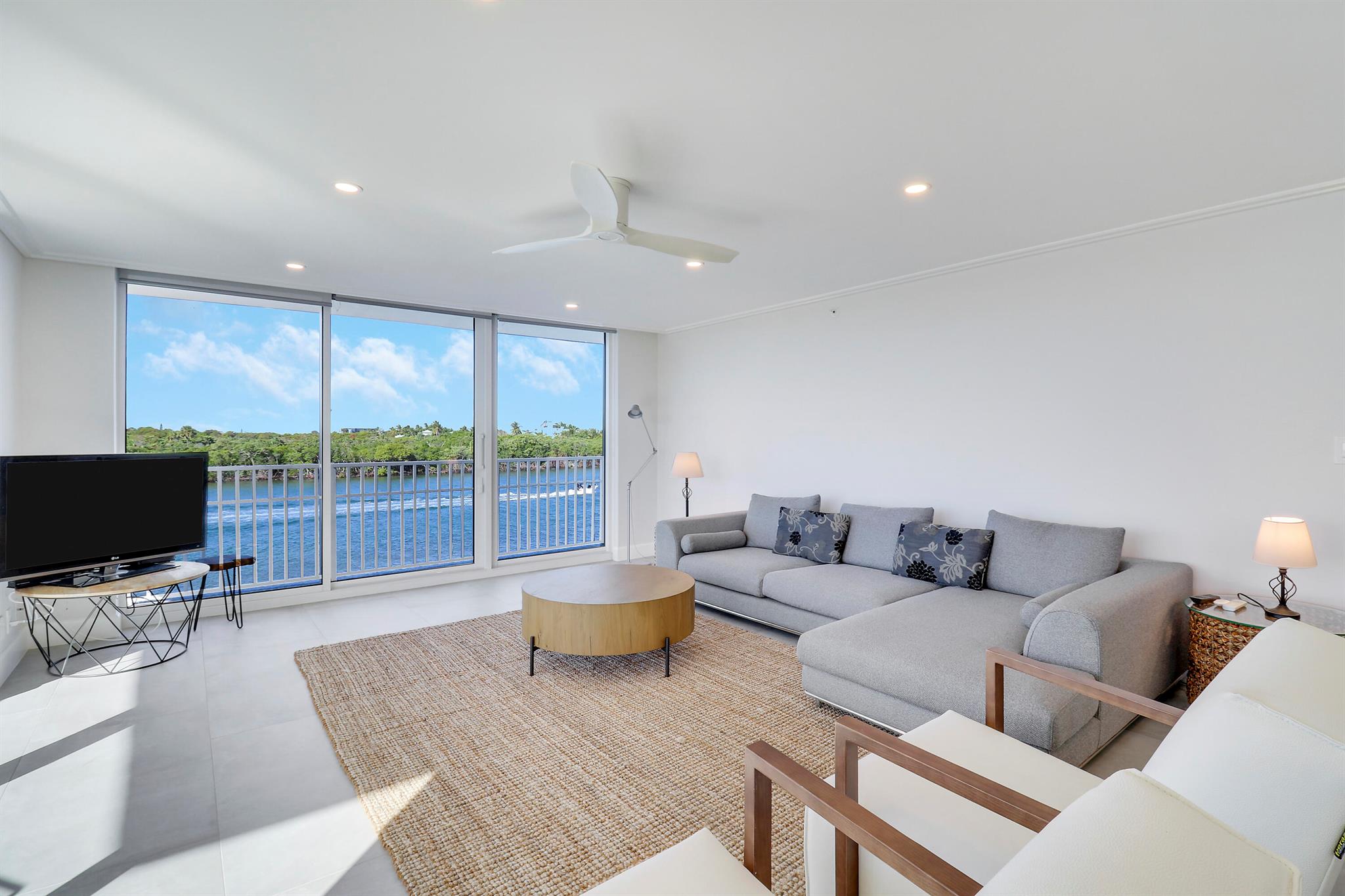 LA MAR CONDO APTS DECL - Residential Lease