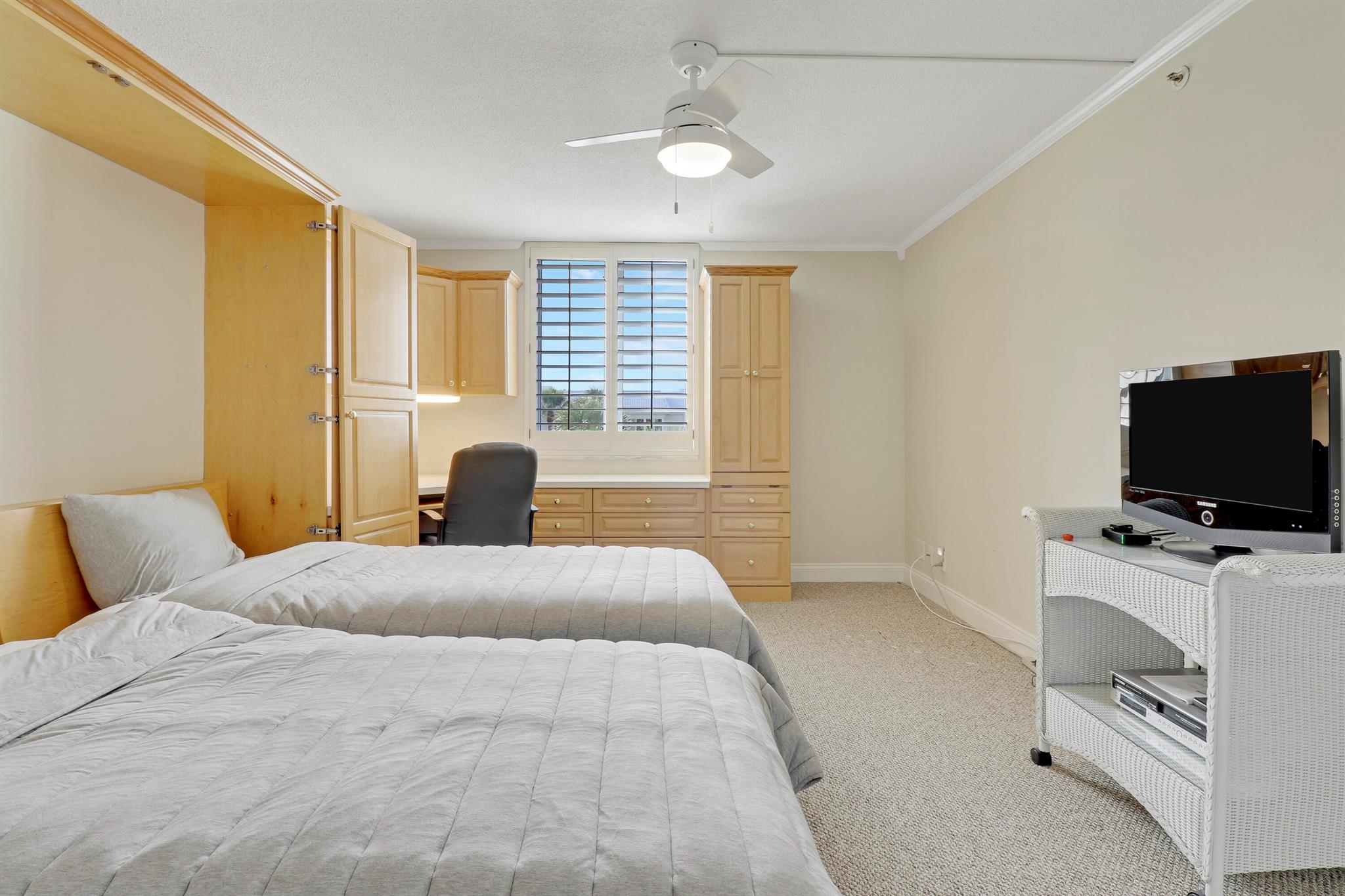 LA MAR CONDO APTS DECL - Residential Lease